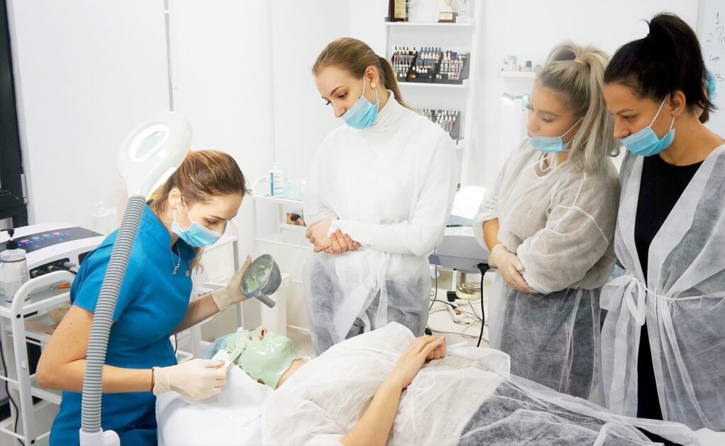Despre noi  — Colegiul de Estetică